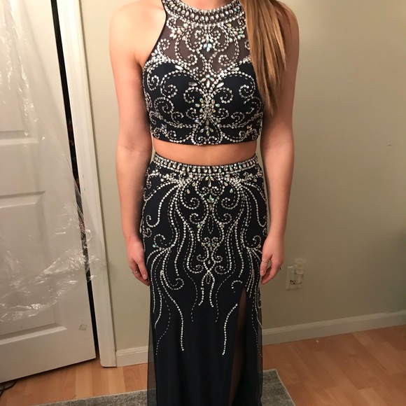 Dresses & Skirts - prom dress